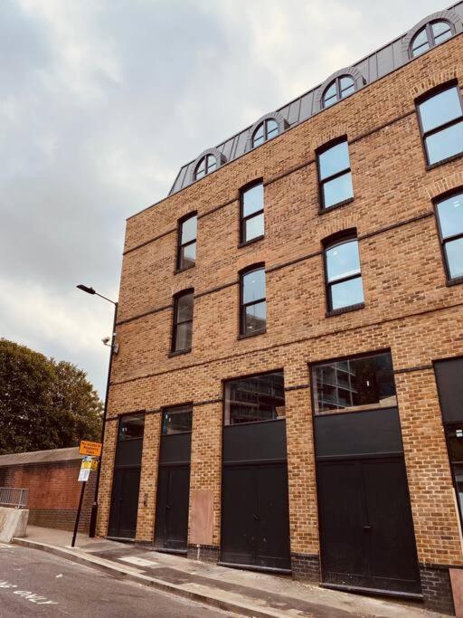 Spacious 3 Bed With Terrace Apartamento Londres