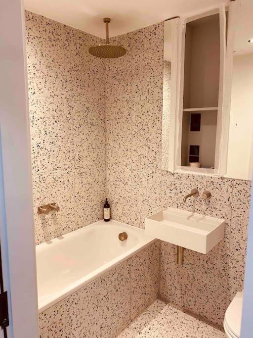 Spacious 3 Bed With Terrace Apartamento *